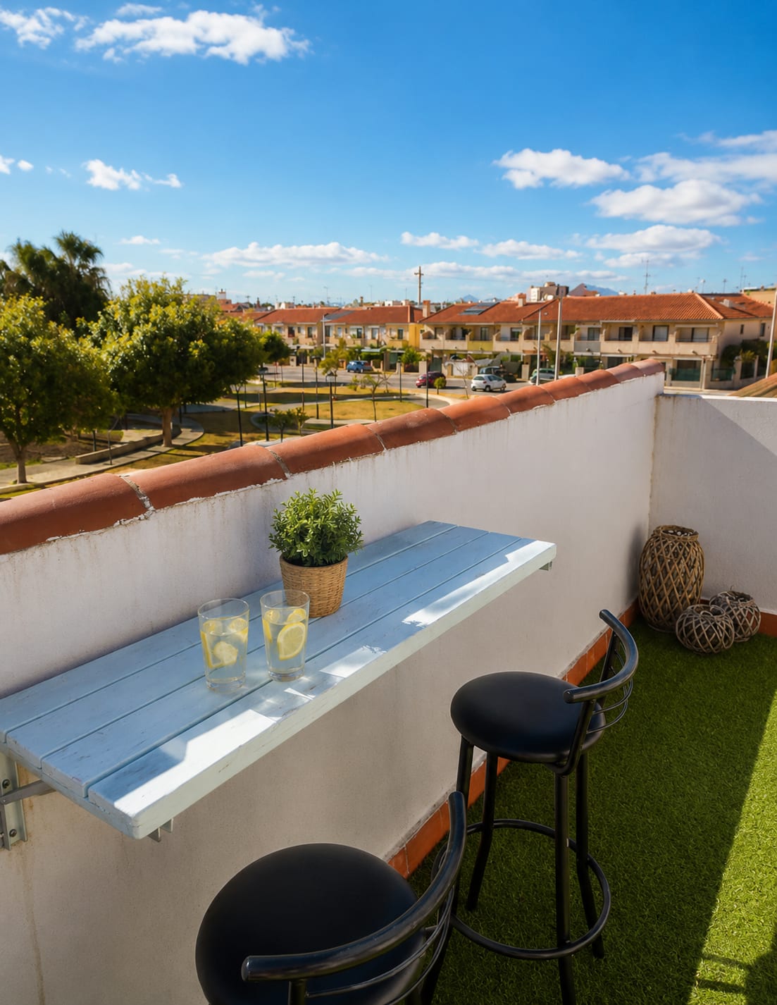 Bartafel op het dakterras van Casa Feliz met uitzicht over Lo Pagán